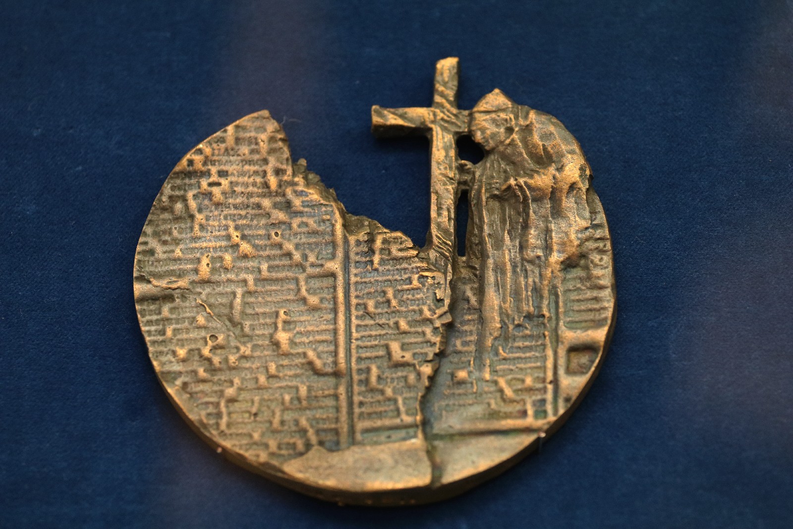 Wystawa pamięci Bernarda Adamowicza w Muzeum Miedzi