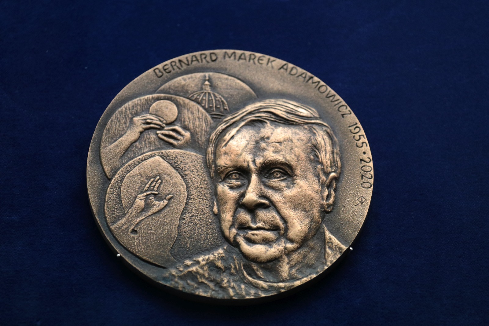 Wystawa pamięci Bernarda Adamowicza w Muzeum Miedzi