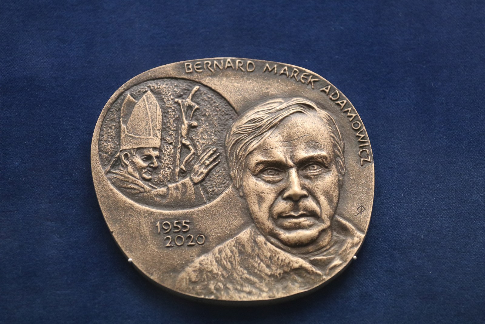 Wystawa pamięci Bernarda Adamowicza w Muzeum Miedzi