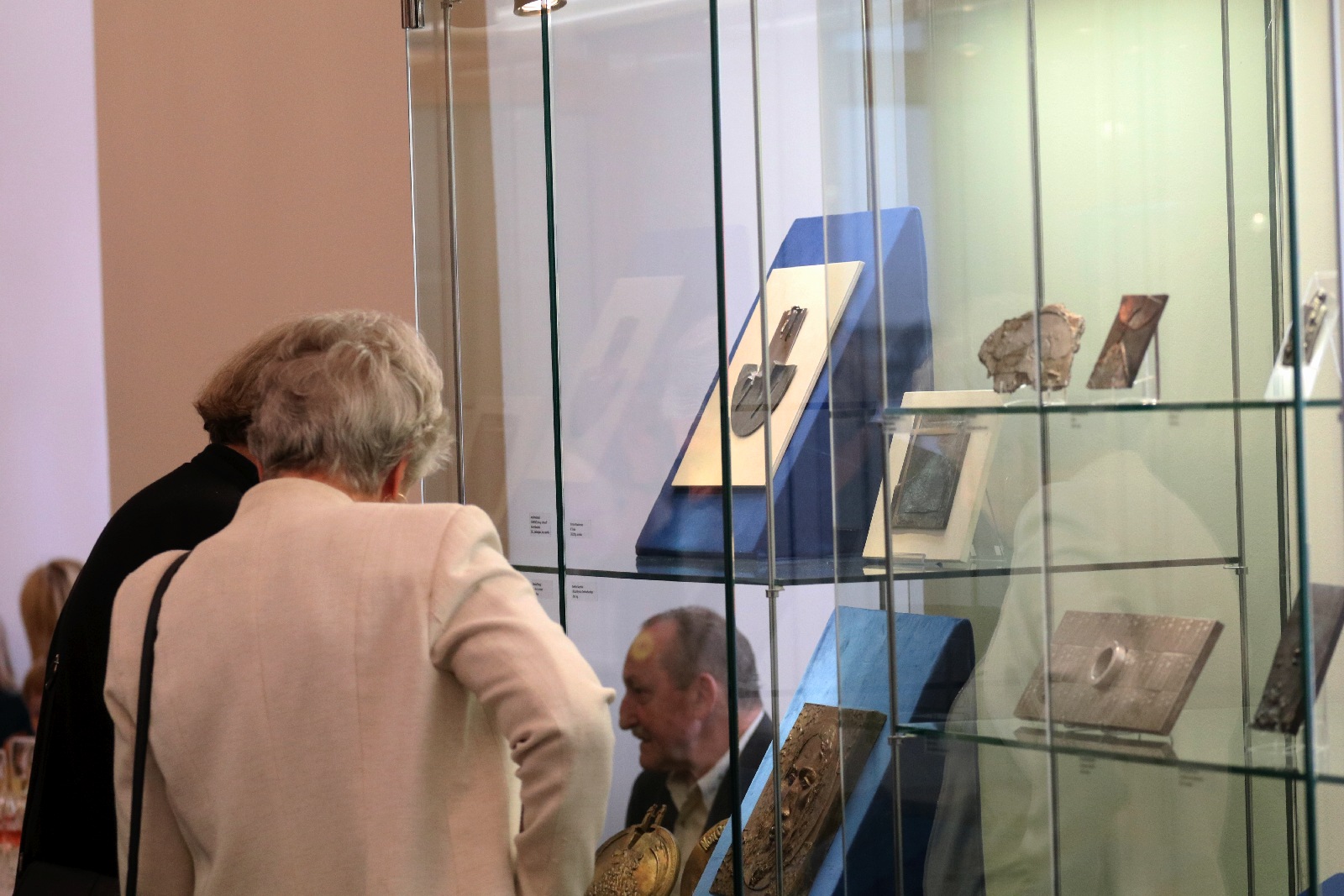 Wystawa pamięci Bernarda Adamowicza w Muzeum Miedzi