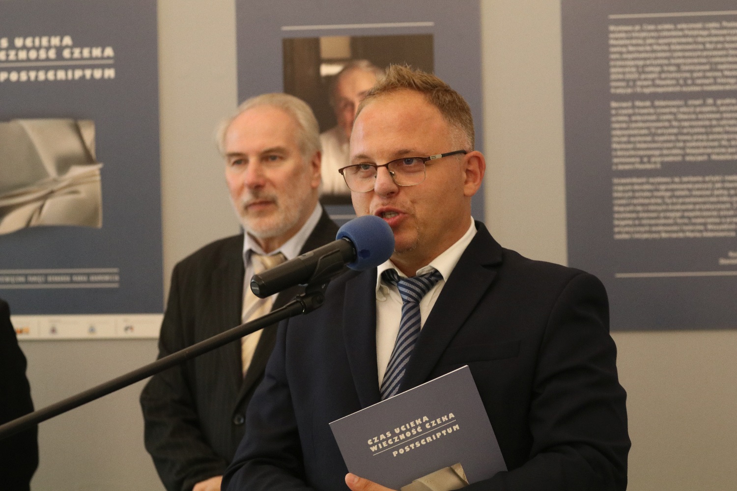 Wystawa pamięci Bernarda Adamowicza w Muzeum Miedzi