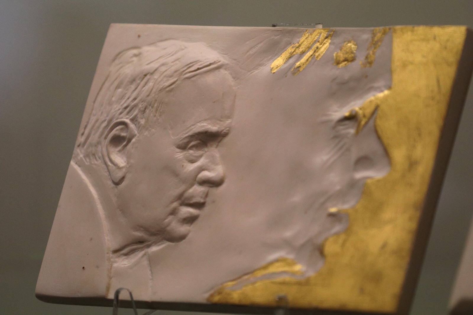 Wystawa pamięci Bernarda Adamowicza w Muzeum Miedzi