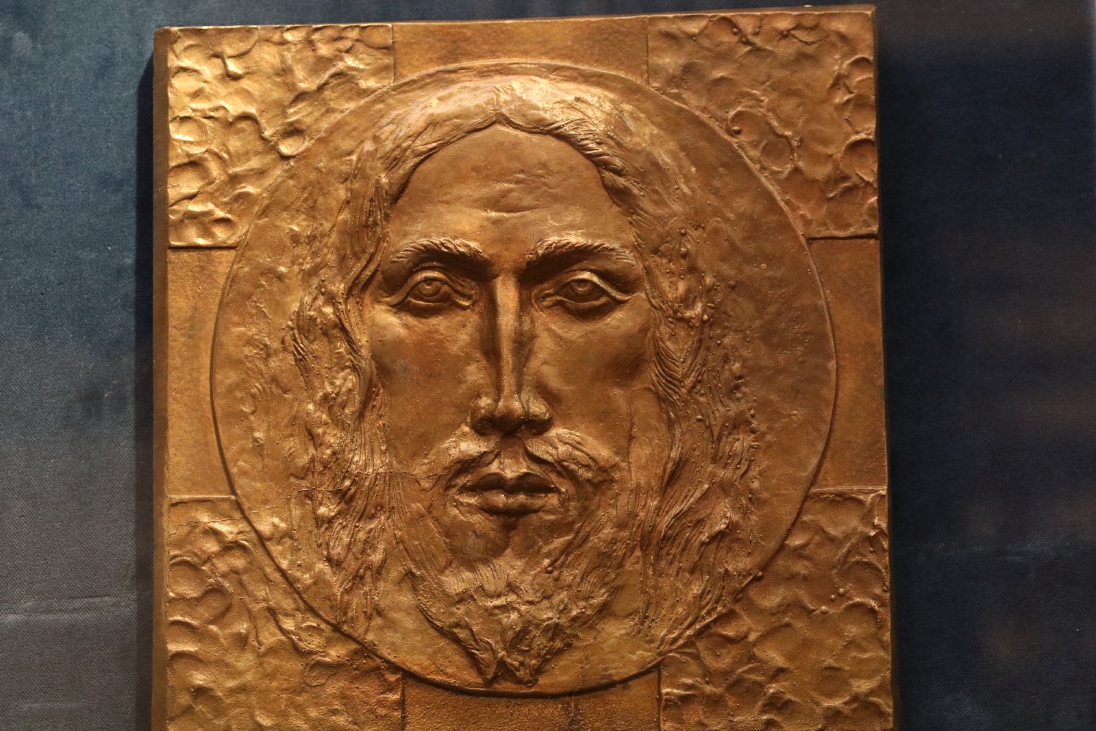 Wystawa pamięci Bernarda Adamowicza w Muzeum Miedzi