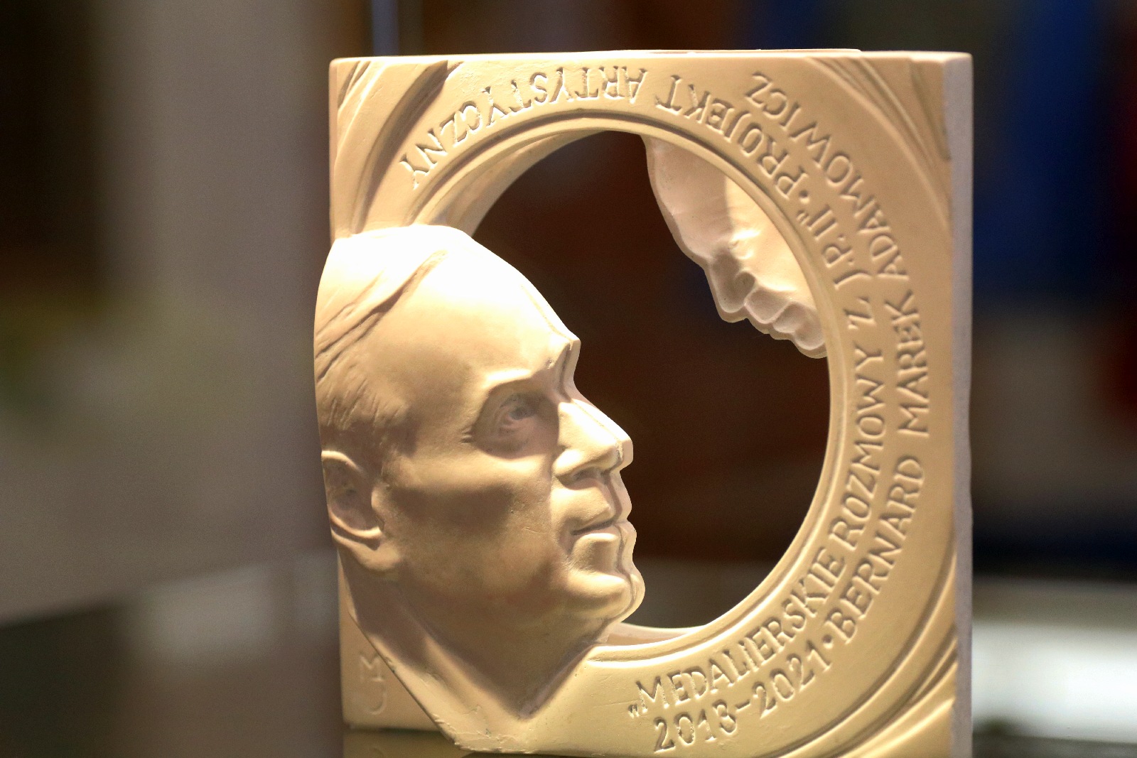 Wystawa pamięci Bernarda Adamowicza w Muzeum Miedzi