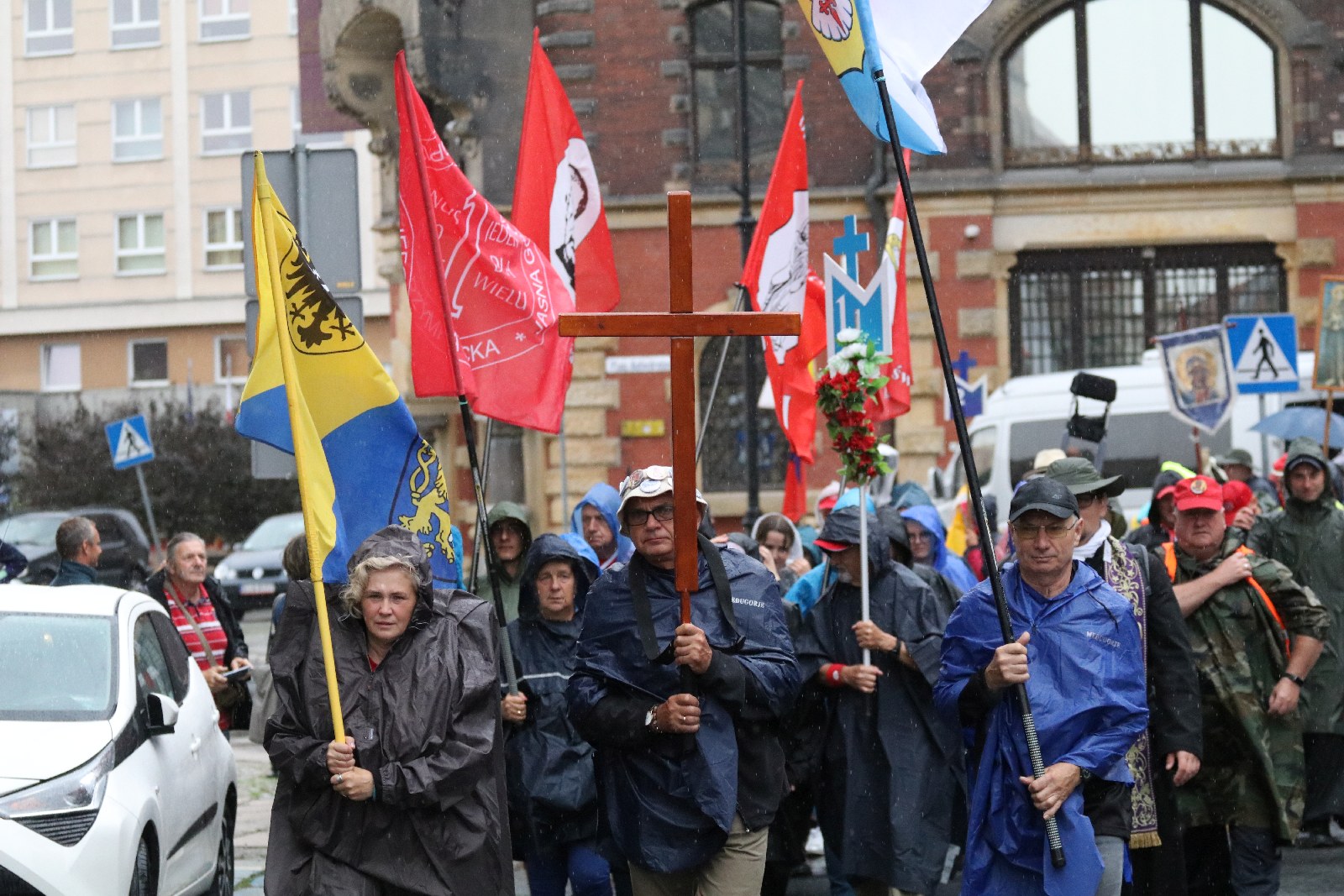 Blisko sześciuset pątników wyruszyło z Legnicy do Częstochowy
