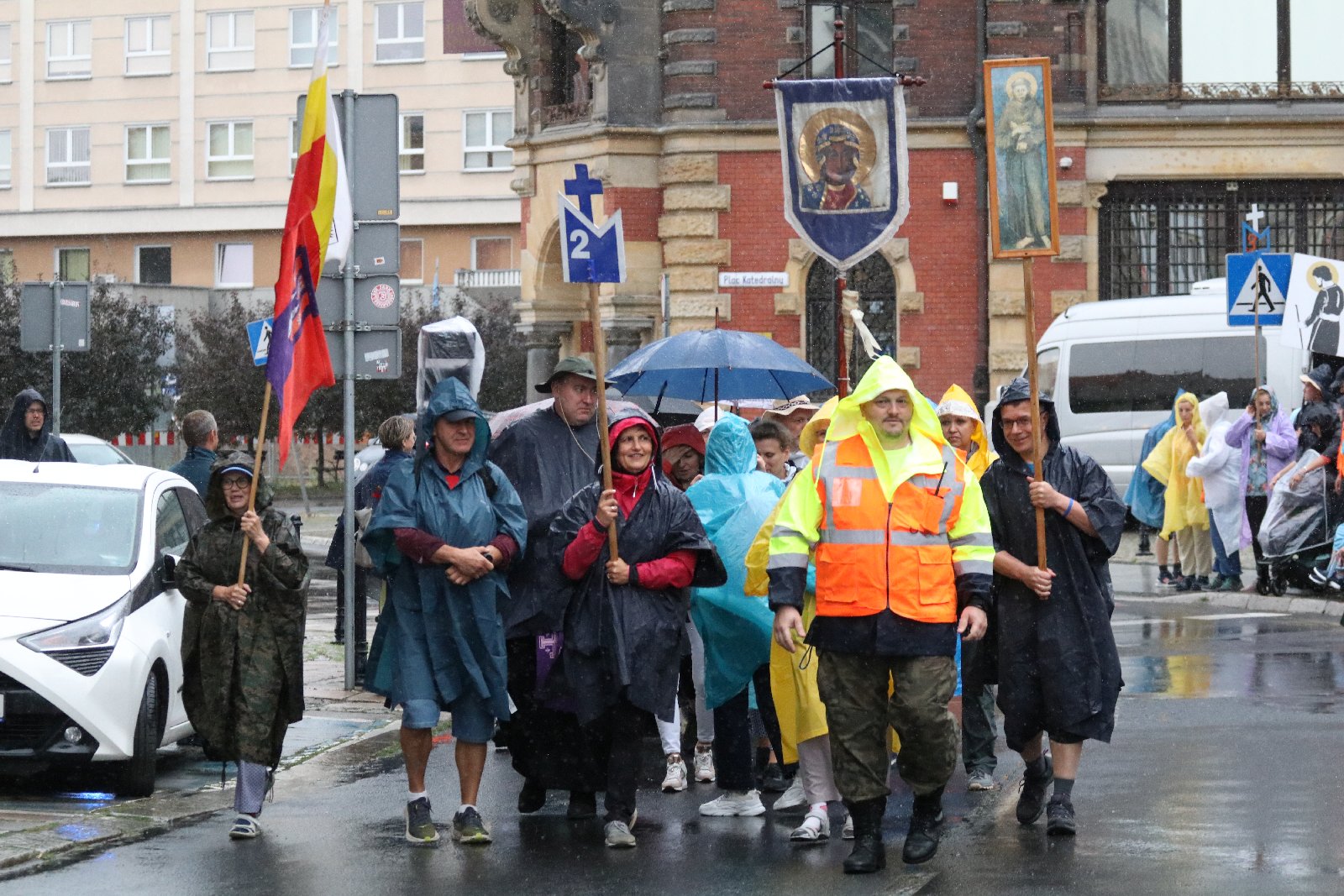 Blisko sześciuset pątników wyruszyło z Legnicy do Częstochowy
