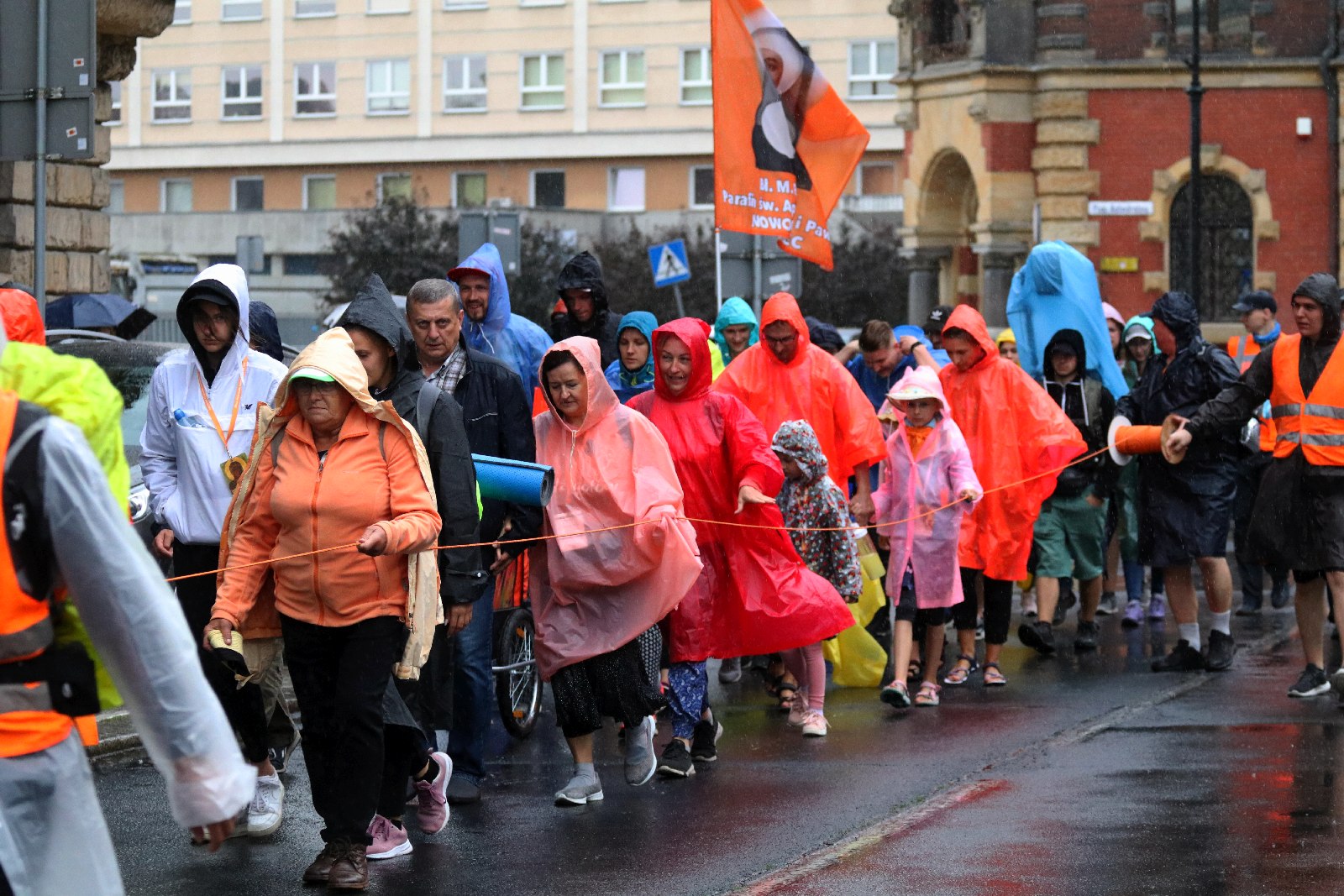Blisko sześciuset pątników wyruszyło z Legnicy do Częstochowy
