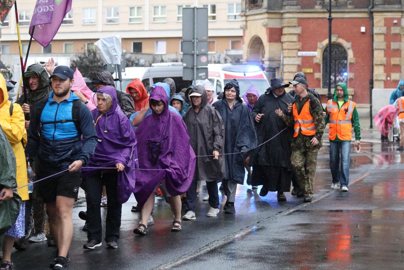 Blisko sześciuset pątników wyruszyło z Legnicy do Częstochowy
