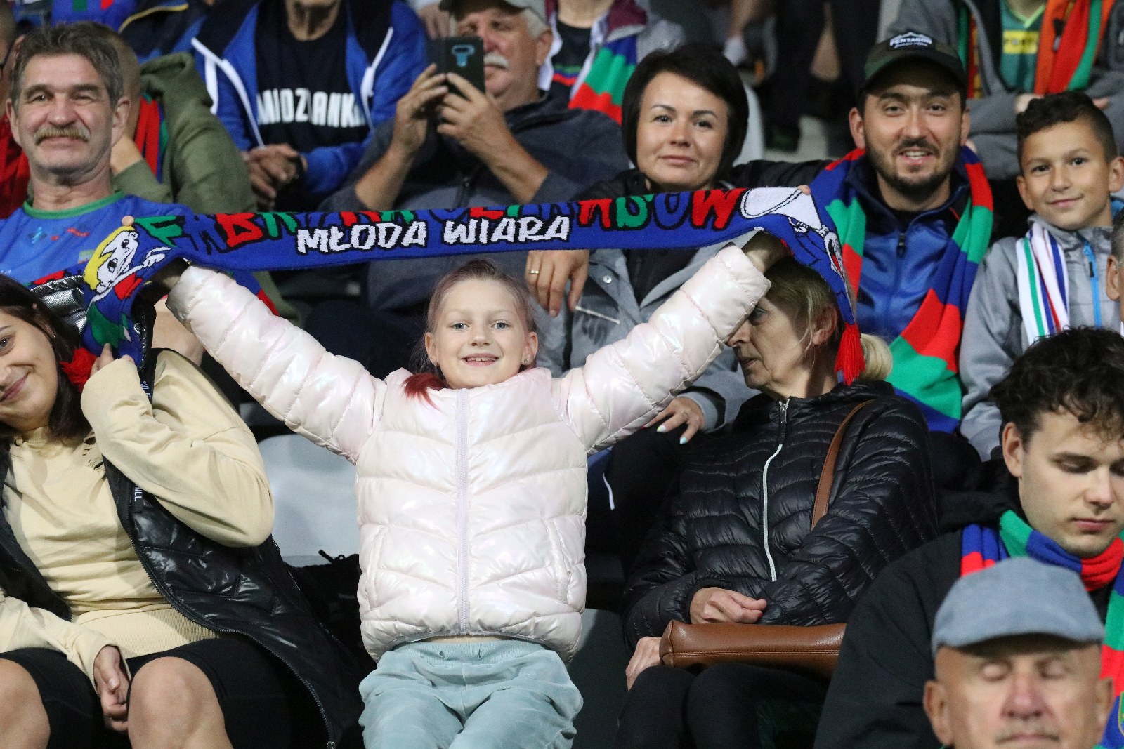 Mimo deszczu na trybunach zasiadło ponad cztery tysiące kibiców