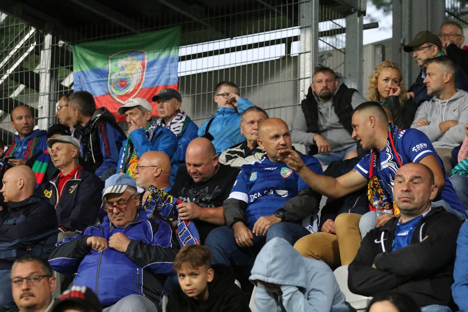 Mimo deszczu na trybunach zasiadło ponad cztery tysiące kibiców