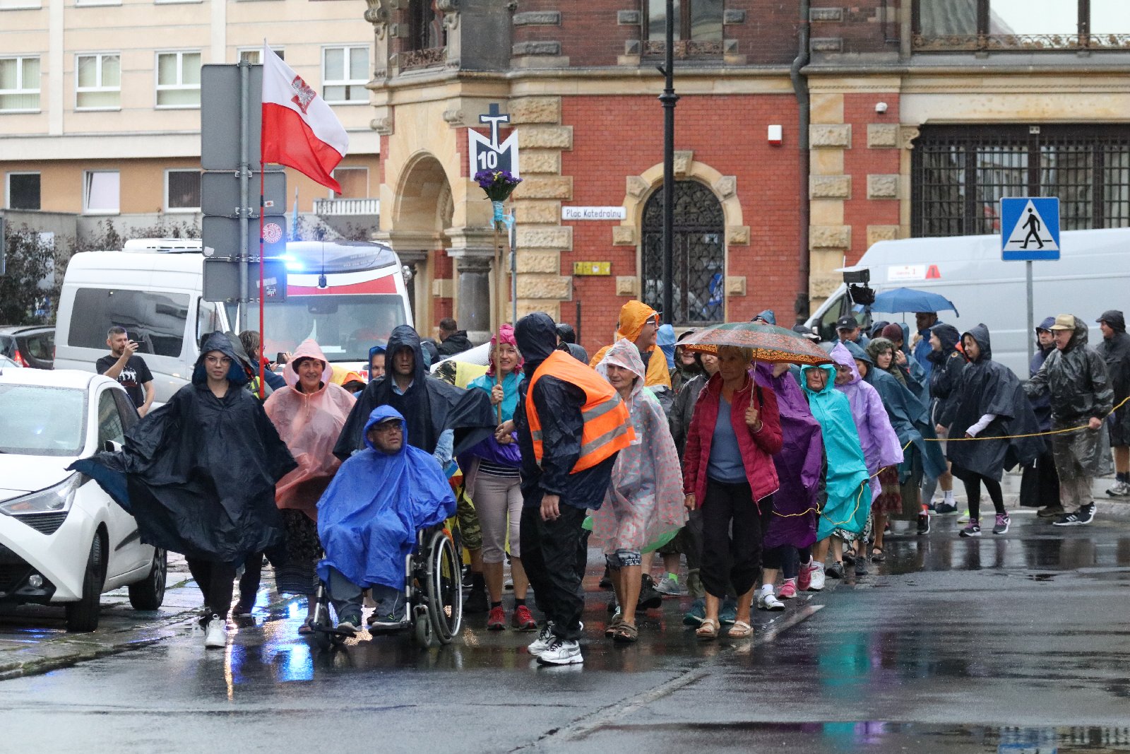 Blisko sześciuset pątników wyruszyło z Legnicy do Częstochowy
