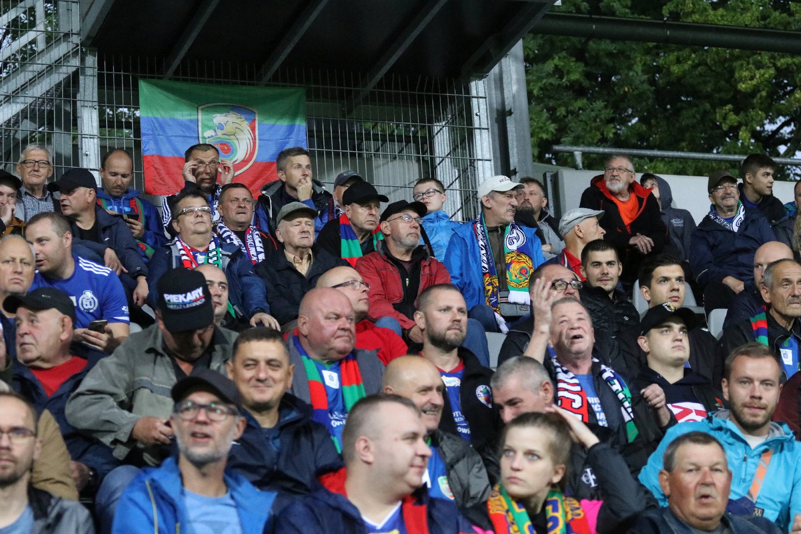 Mimo deszczu na trybunach zasiadło ponad cztery tysiące kibiców