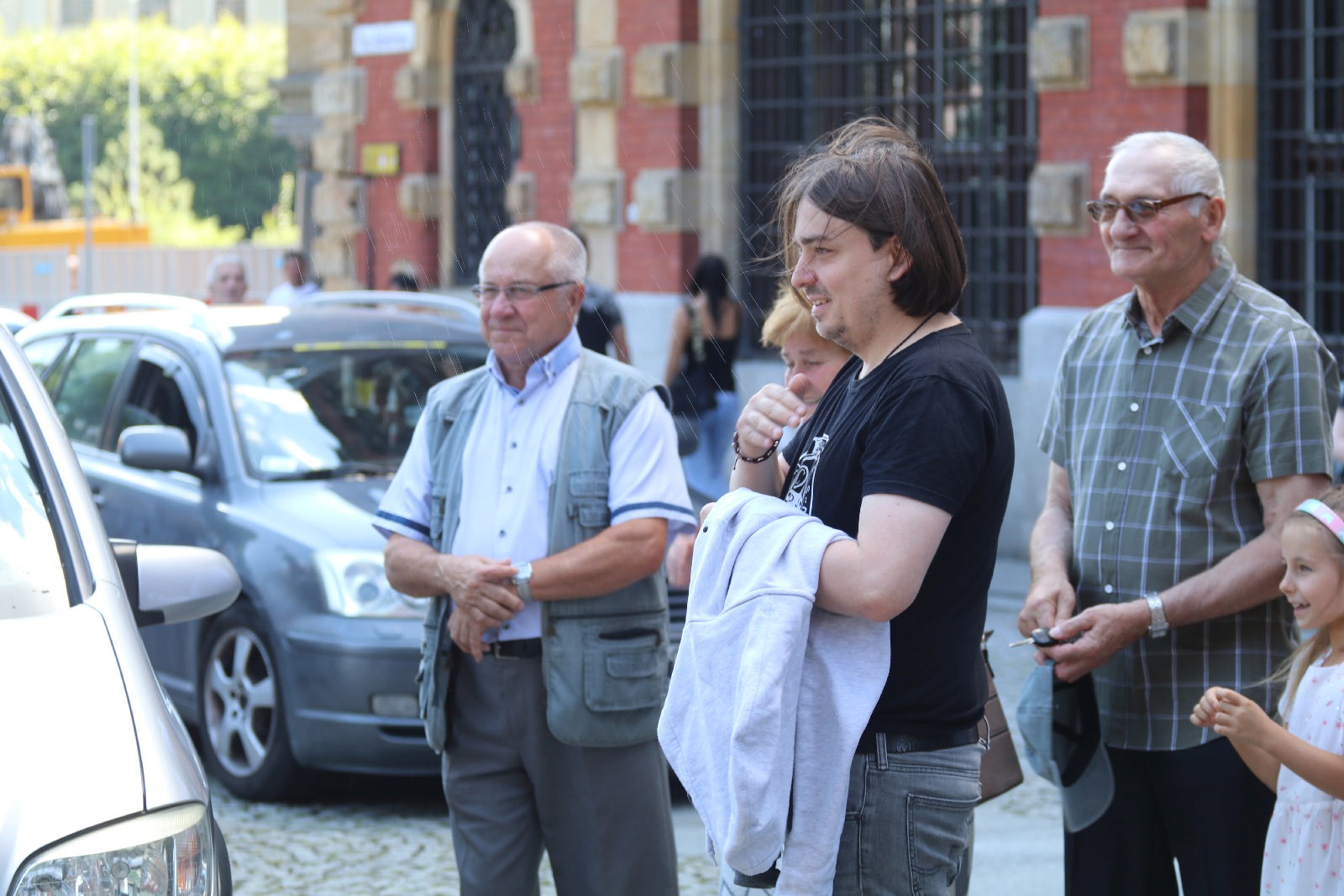Na placu Katedralnym parafianie poświęcili swoje auta
