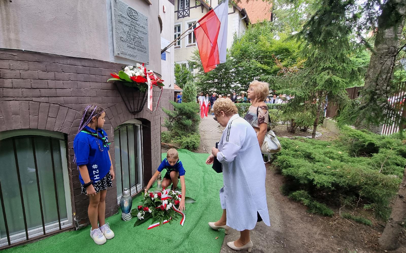 Kilkadziesiąt osób przyszło pod nową tablicę Szarych Szeregów
