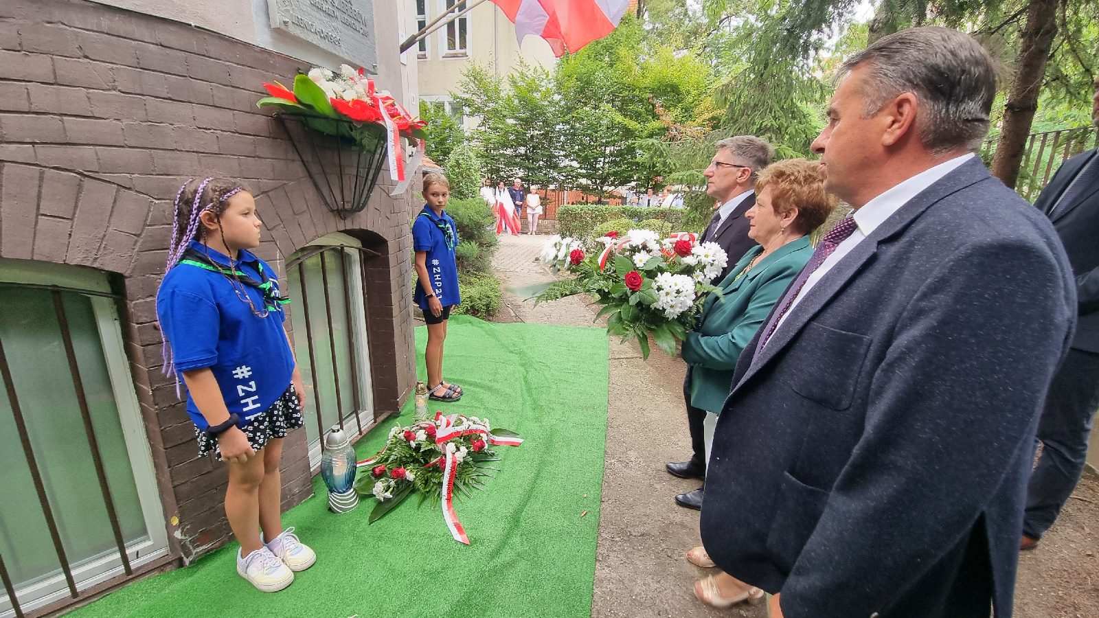 Kilkadziesiąt osób przyszło pod nową tablicę Szarych Szeregów