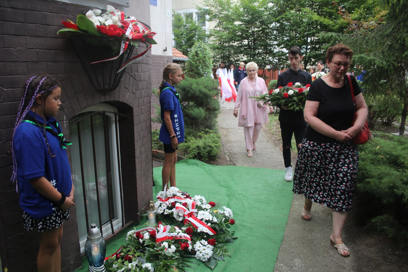 Kilkadziesiąt osób przyszło pod nową tablicę Szarych Szeregów