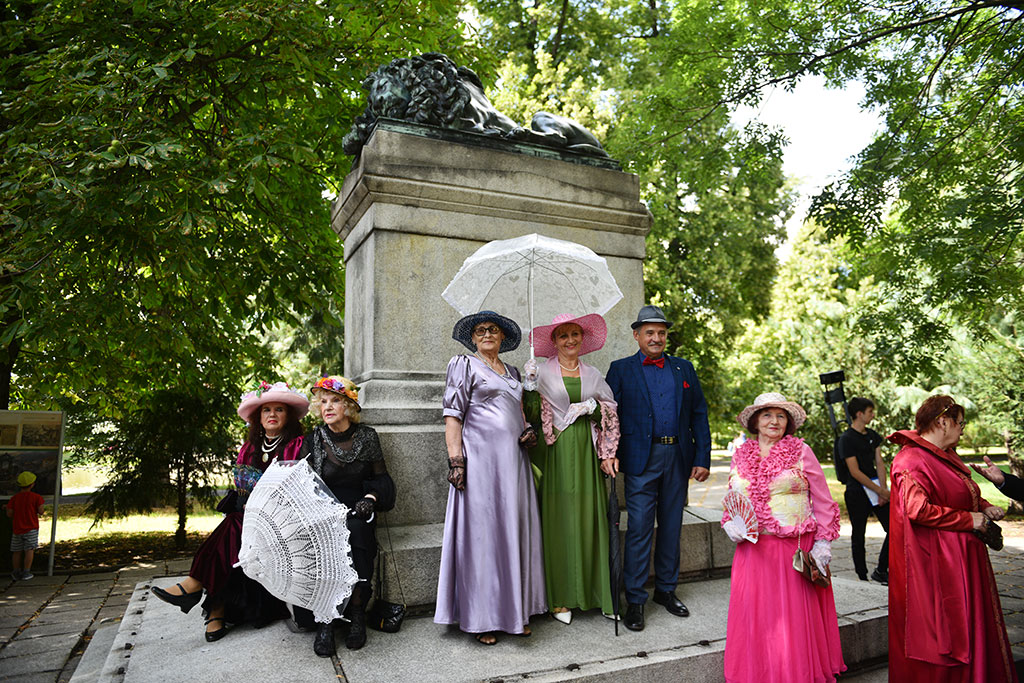 Poznaliśmy historię lwa śpiącego w Parku Miejskim i jego twórcy