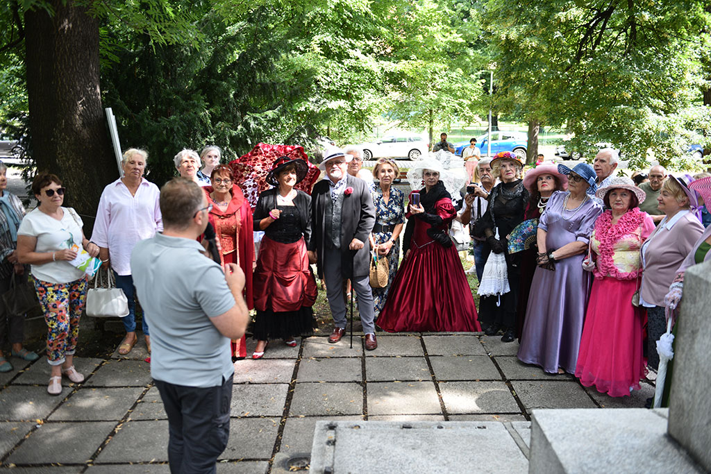 Poznaliśmy historię lwa śpiącego w Parku Miejskim i jego twórcy