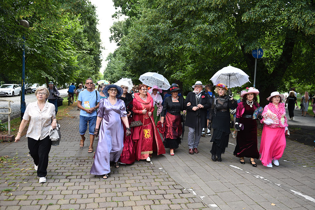 Poznaliśmy historię lwa śpiącego w Parku Miejskim i jego twórcy