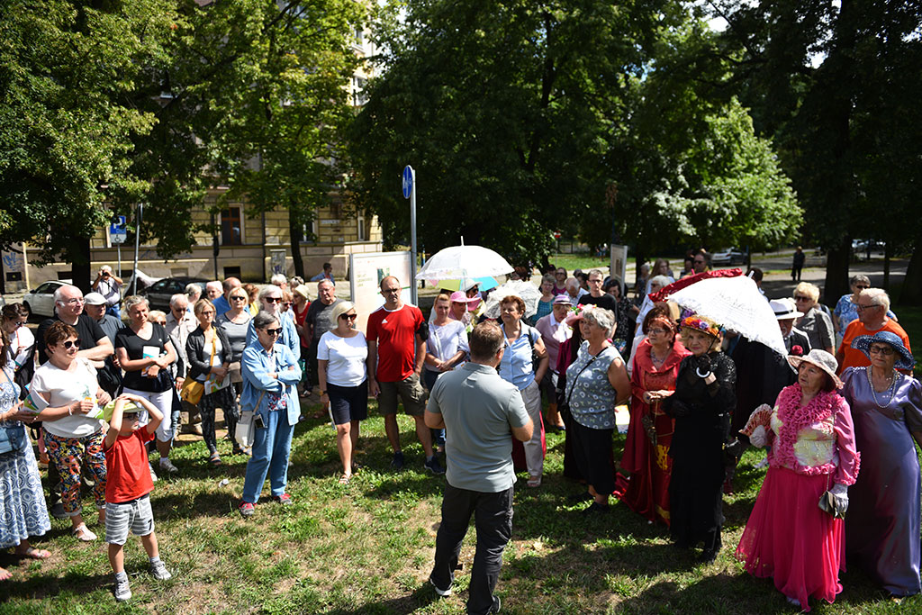 Poznaliśmy historię lwa śpiącego w Parku Miejskim i jego twórcy
