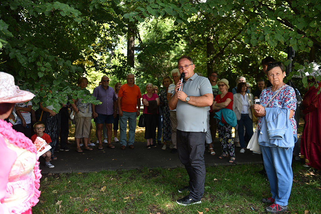 Poznaliśmy historię lwa śpiącego w Parku Miejskim i jego twórcy