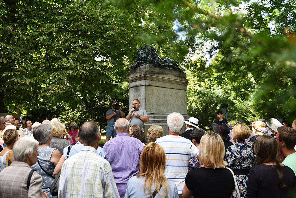 Poznaliśmy historię lwa śpiącego w Parku Miejskim i jego twórcy