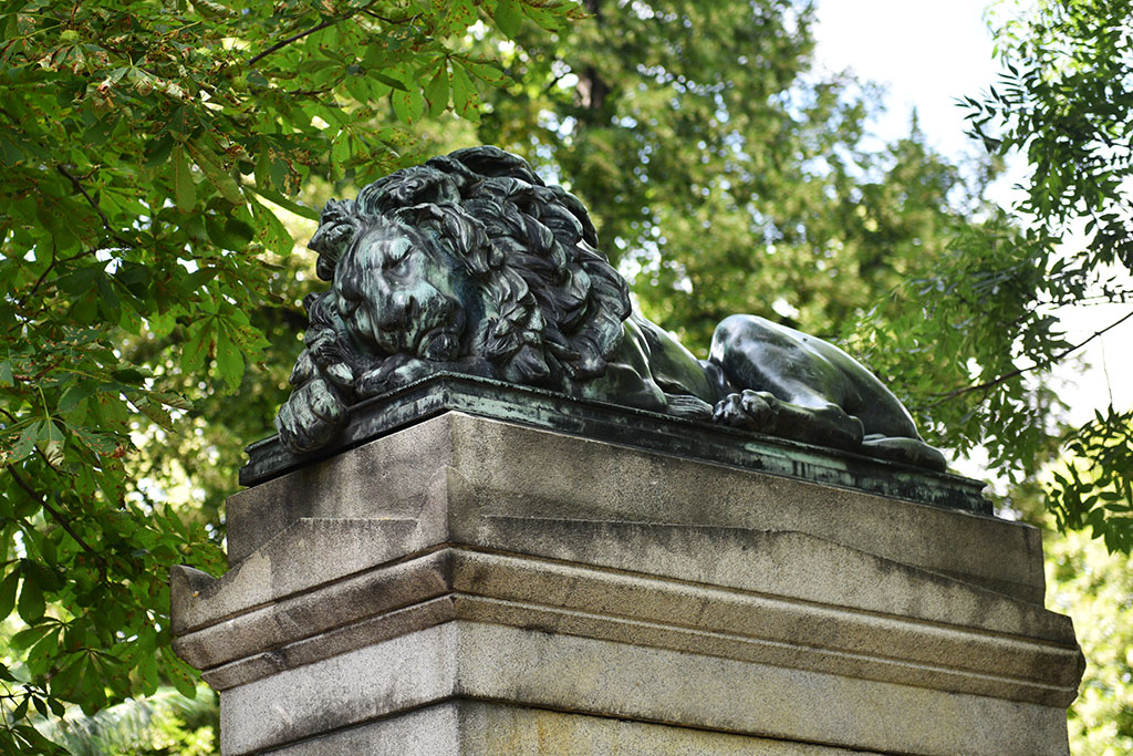 Poznaliśmy historię lwa śpiącego w Parku Miejskim i jego twórcy