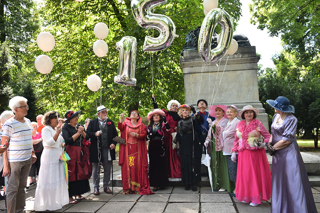 Poznaliśmy historię lwa śpiącego w Parku Miejskim i jego twórcy