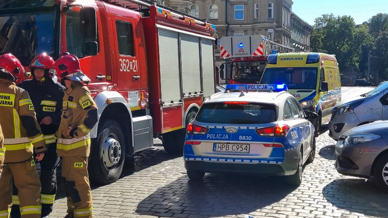 Niedzielna akcja strażaków. Mieszkanie całkowicie zniszczone