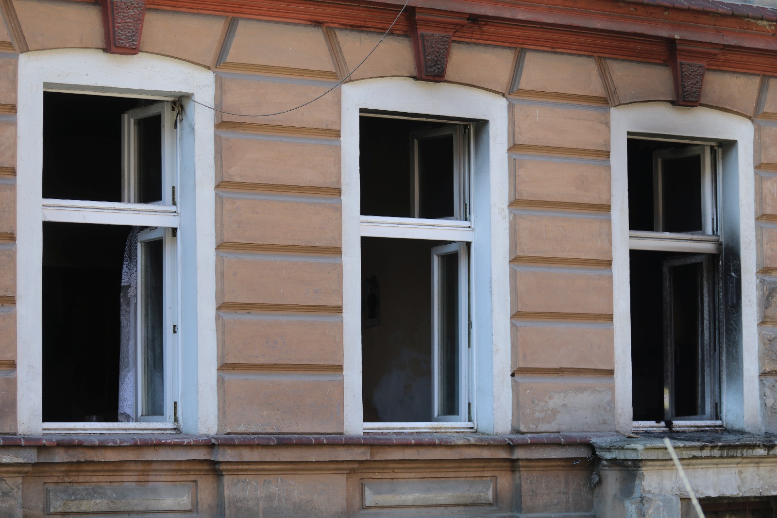 Niedzielna akcja strażaków. Mieszkanie całkowicie zniszczone