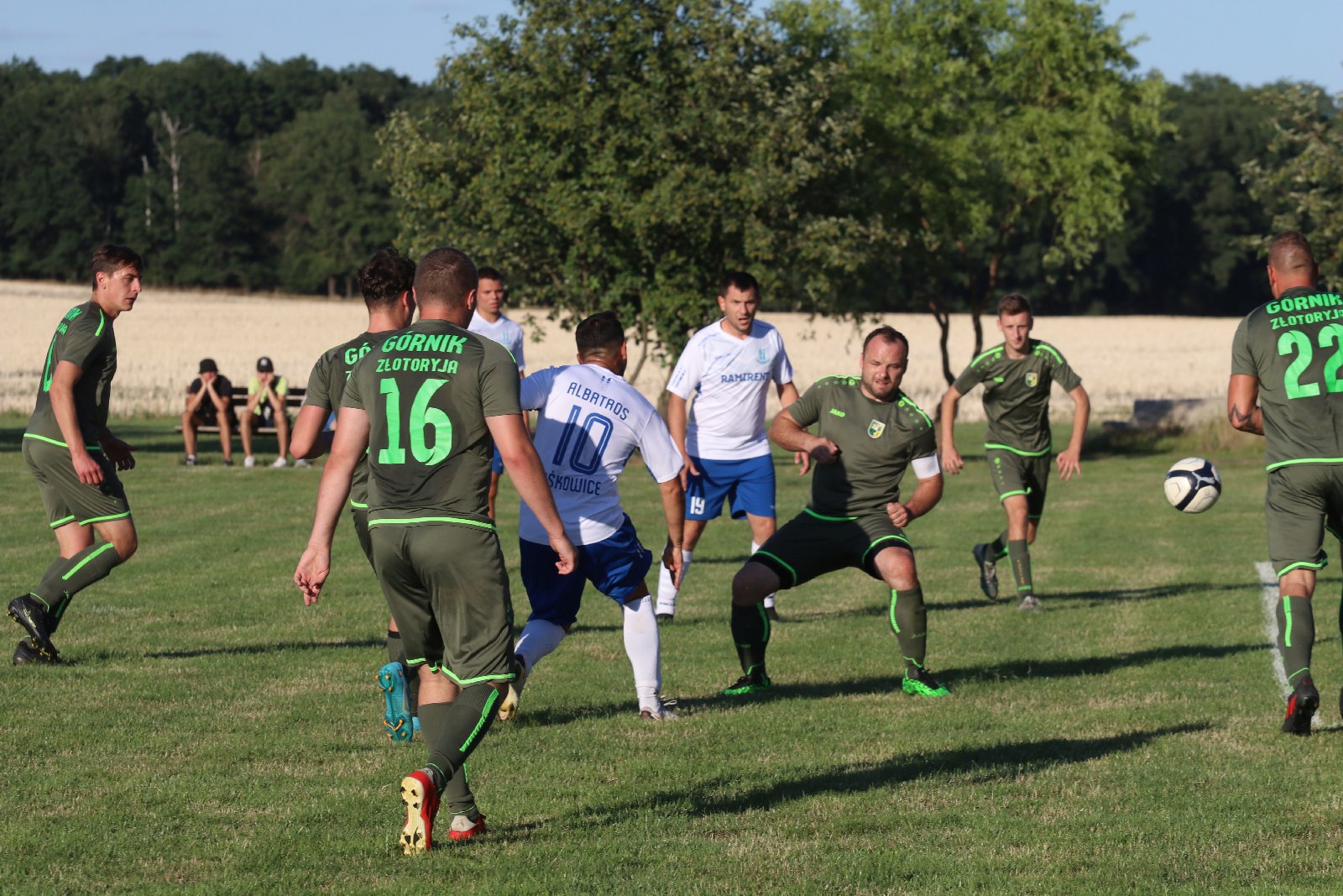 Albatros po rzutach karnych wyeliminował rezerwy Górnika