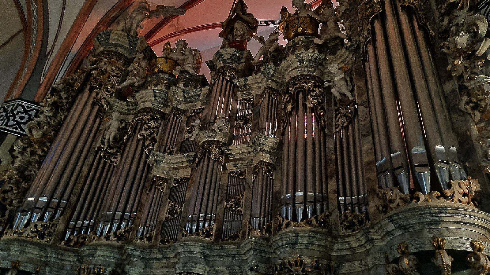 Maria Pomianowska, Mingije Yu oraz Zbigniew Gach na organach