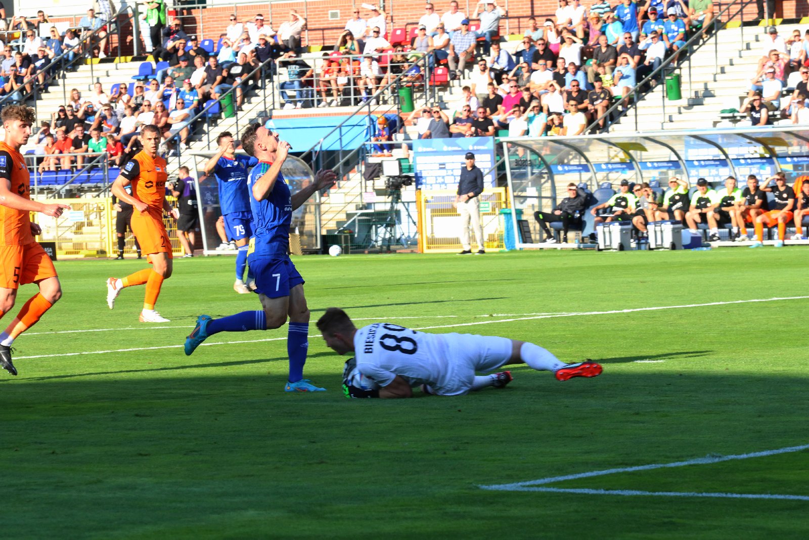 Miedź Legnica przegrywa derby z Zagłębiem Lubin