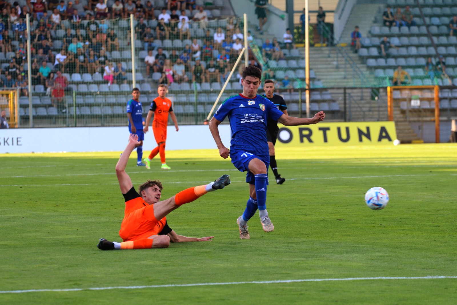 Miedź Legnica przegrywa derby z Zagłębiem Lubin