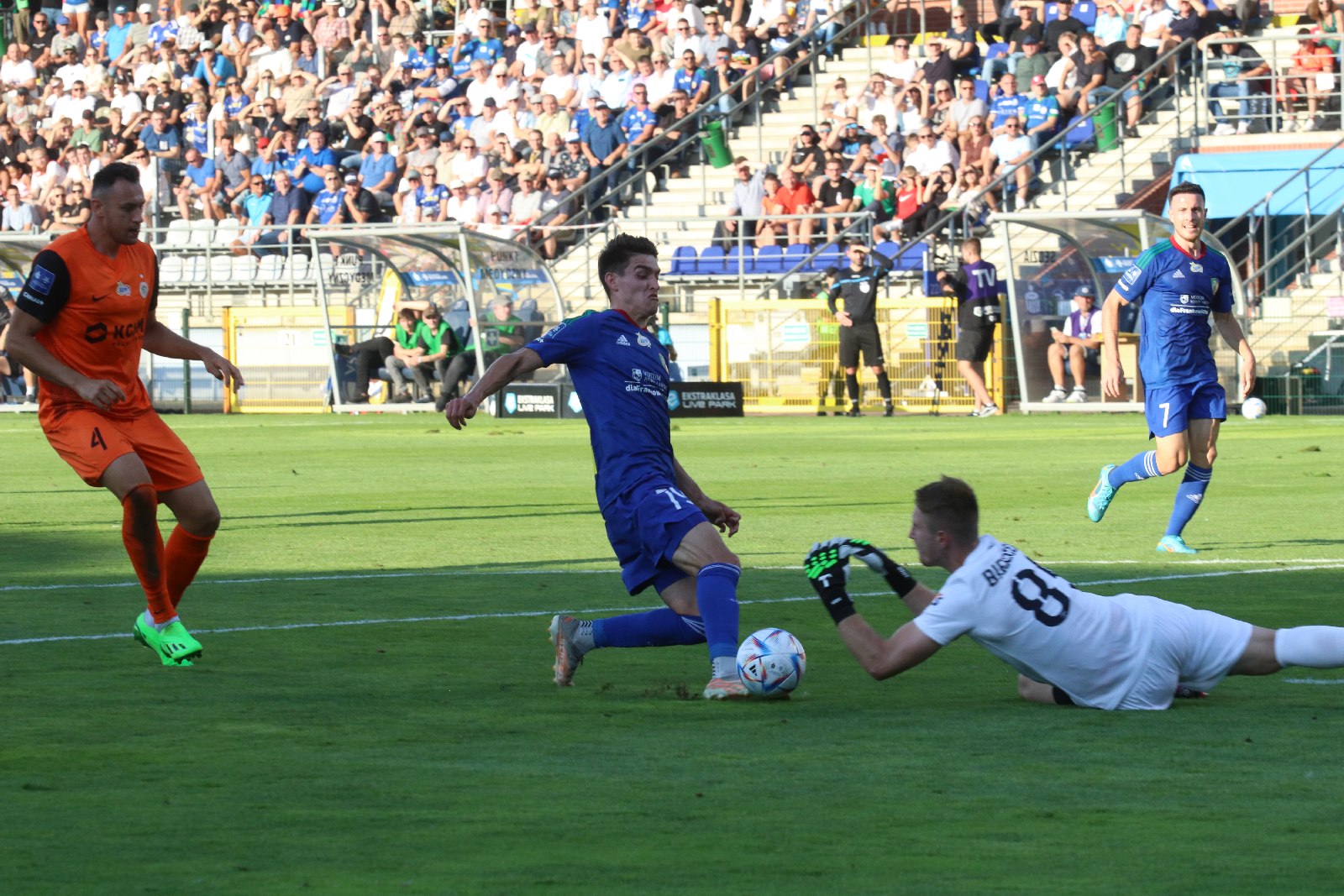 Miedź Legnica przegrywa derby z Zagłębiem Lubin
