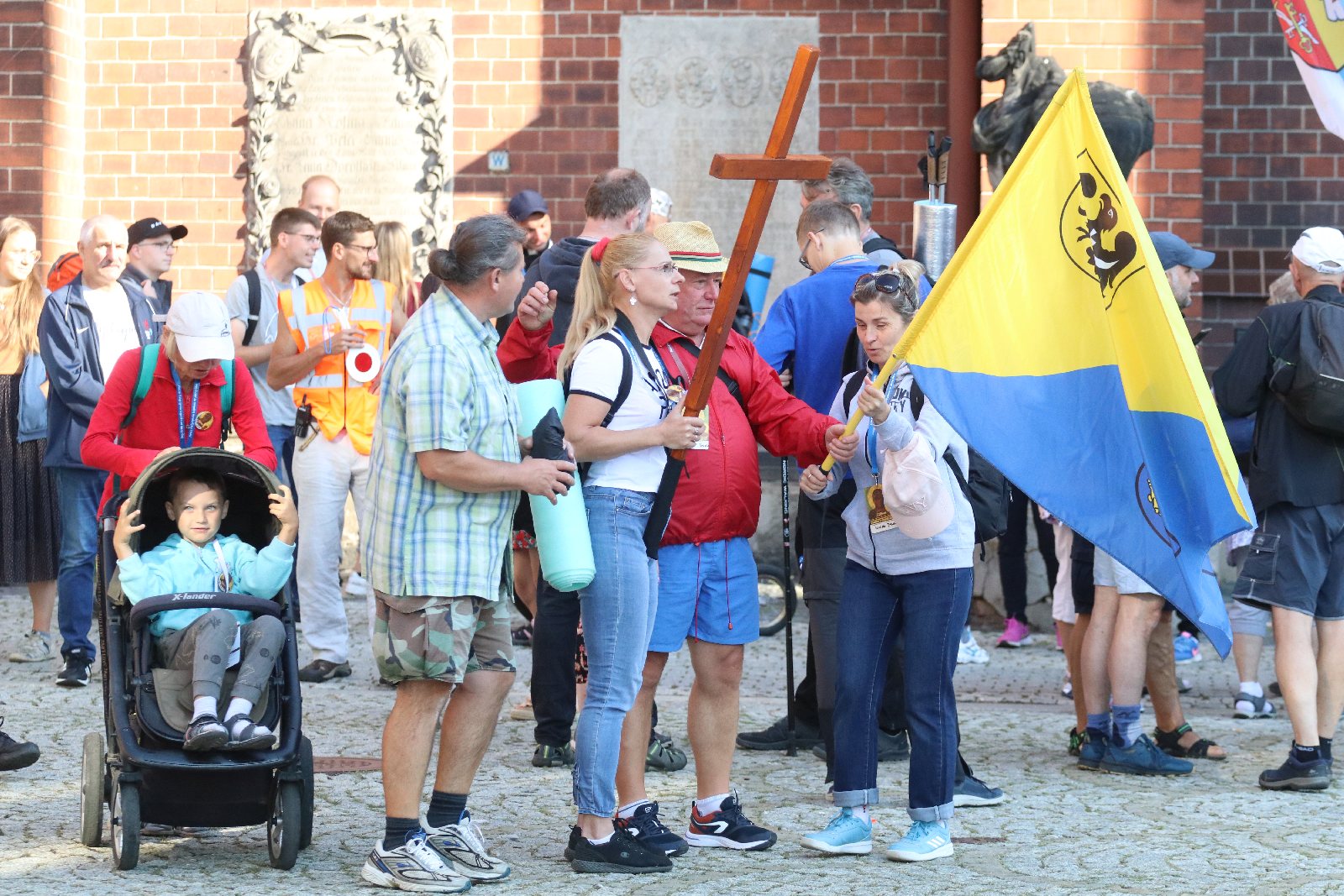 Z legnickiej katedry wyruszyła piesza pielgrzymka do Krzeszowa