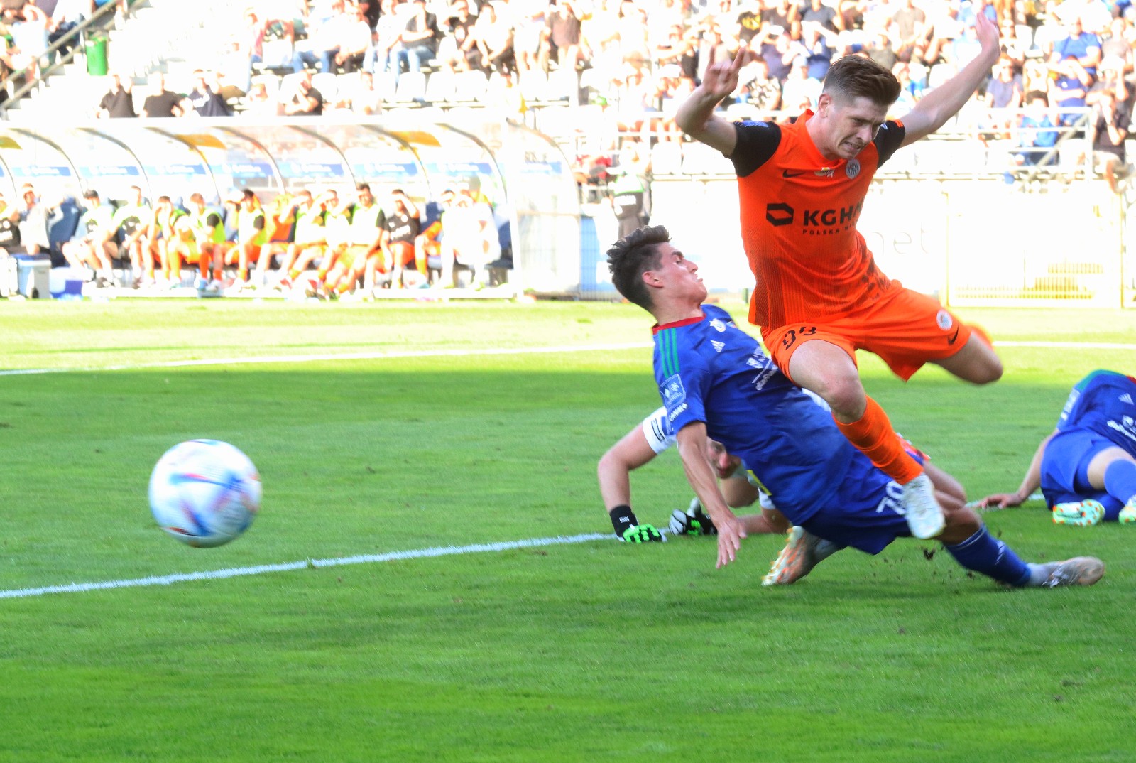 Miedź Legnica przegrywa derby z Zagłębiem Lubin