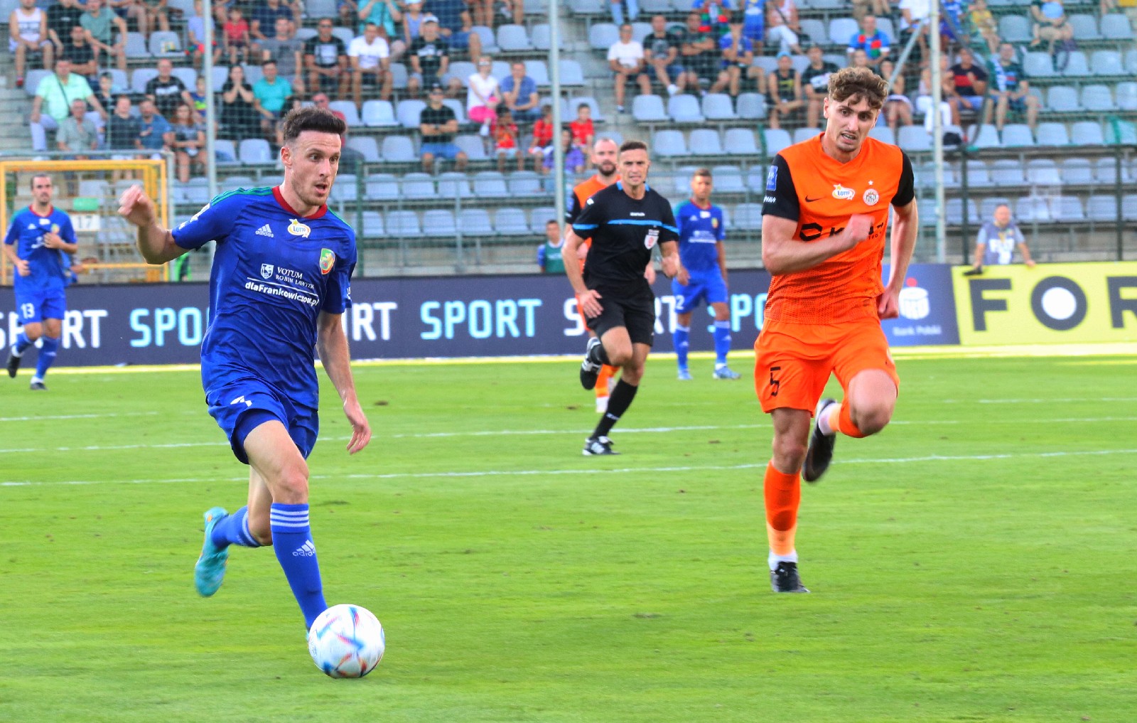 Miedź Legnica przegrywa derby z Zagłębiem Lubin