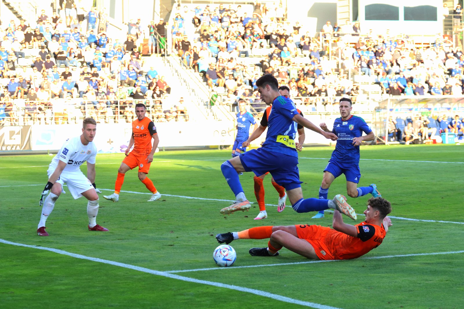 Miedź Legnica przegrywa derby z Zagłębiem Lubin