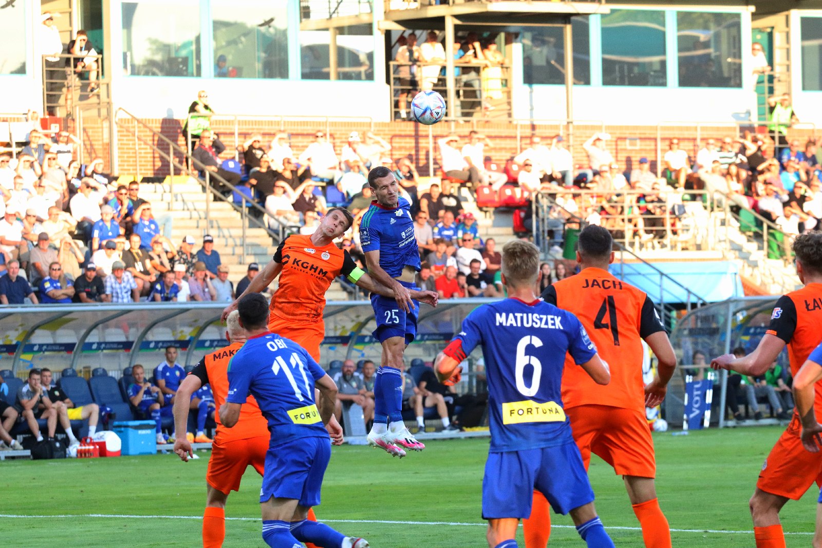 Miedź Legnica przegrywa derby z Zagłębiem Lubin