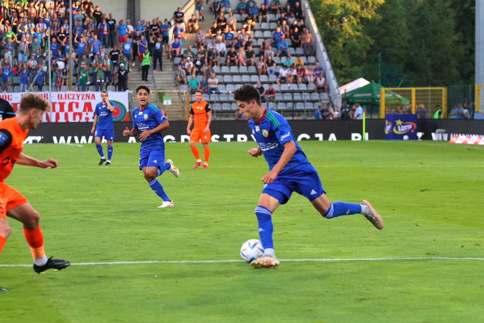Miedź Legnica przegrywa derby z Zagłębiem Lubin