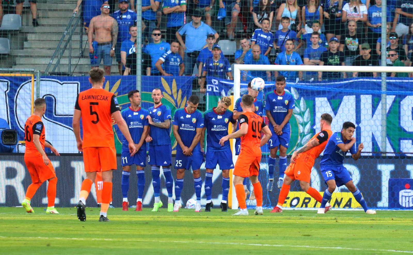 Miedź Legnica przegrywa derby z Zagłębiem Lubin