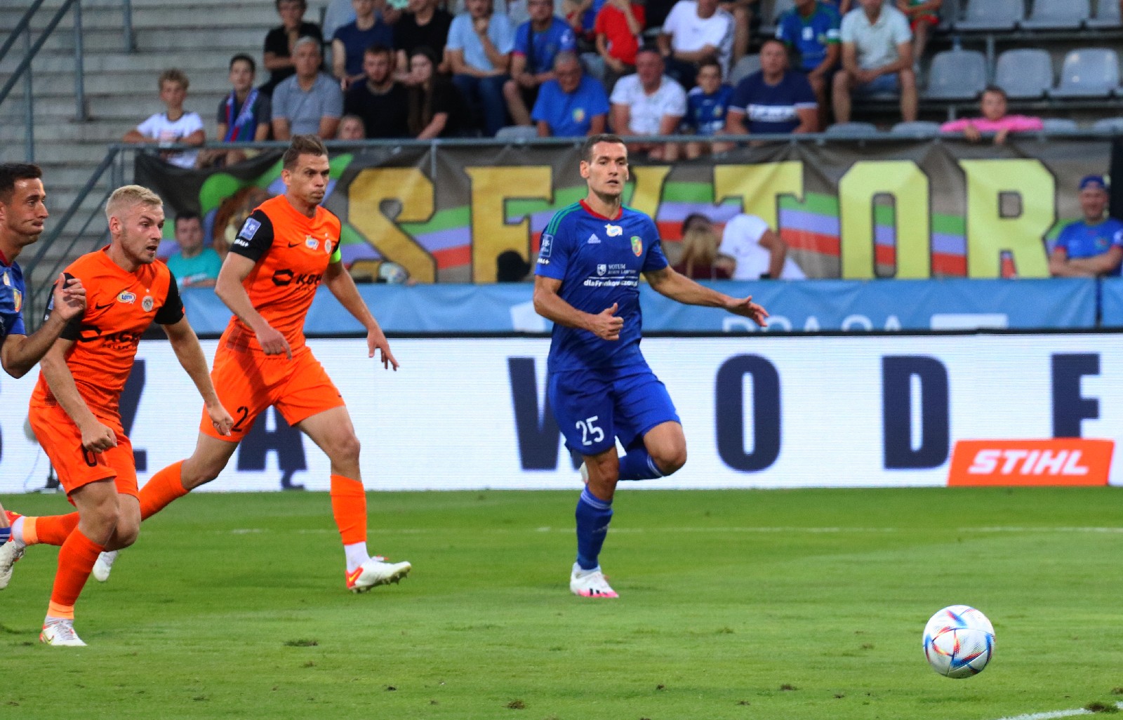 Miedź Legnica przegrywa derby z Zagłębiem Lubin