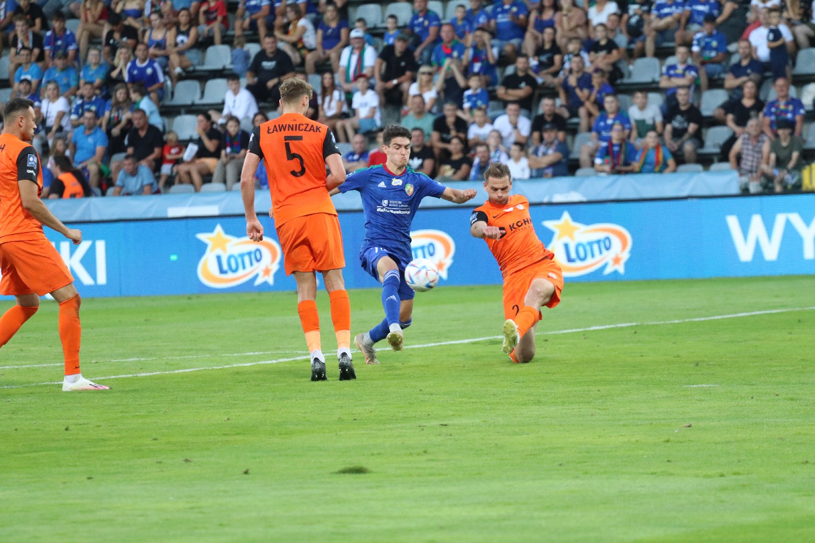 Miedź Legnica przegrywa derby z Zagłębiem Lubin
