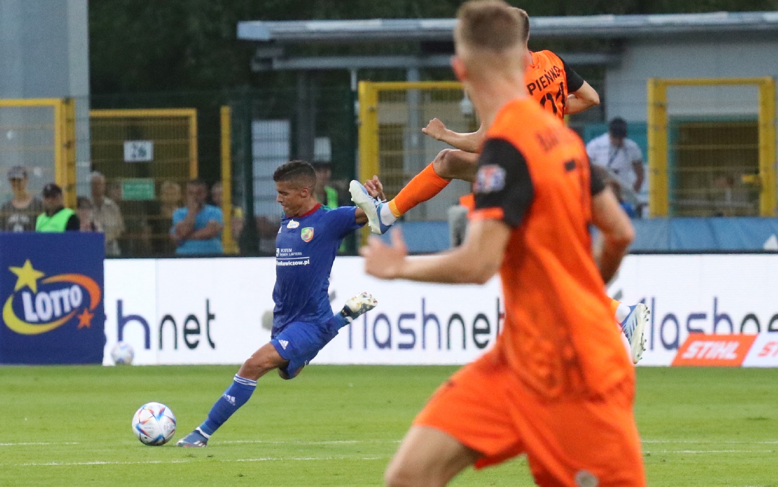 Miedź Legnica przegrywa derby z Zagłębiem Lubin