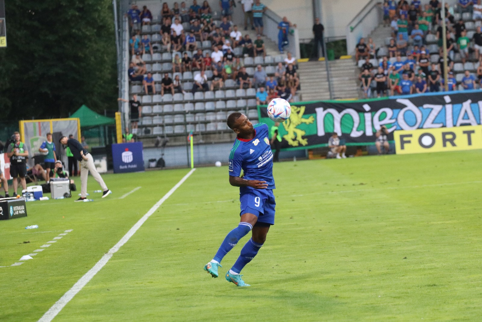 Miedź Legnica przegrywa derby z Zagłębiem Lubin