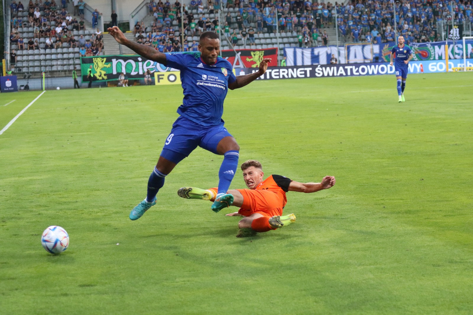 Miedź Legnica przegrywa derby z Zagłębiem Lubin