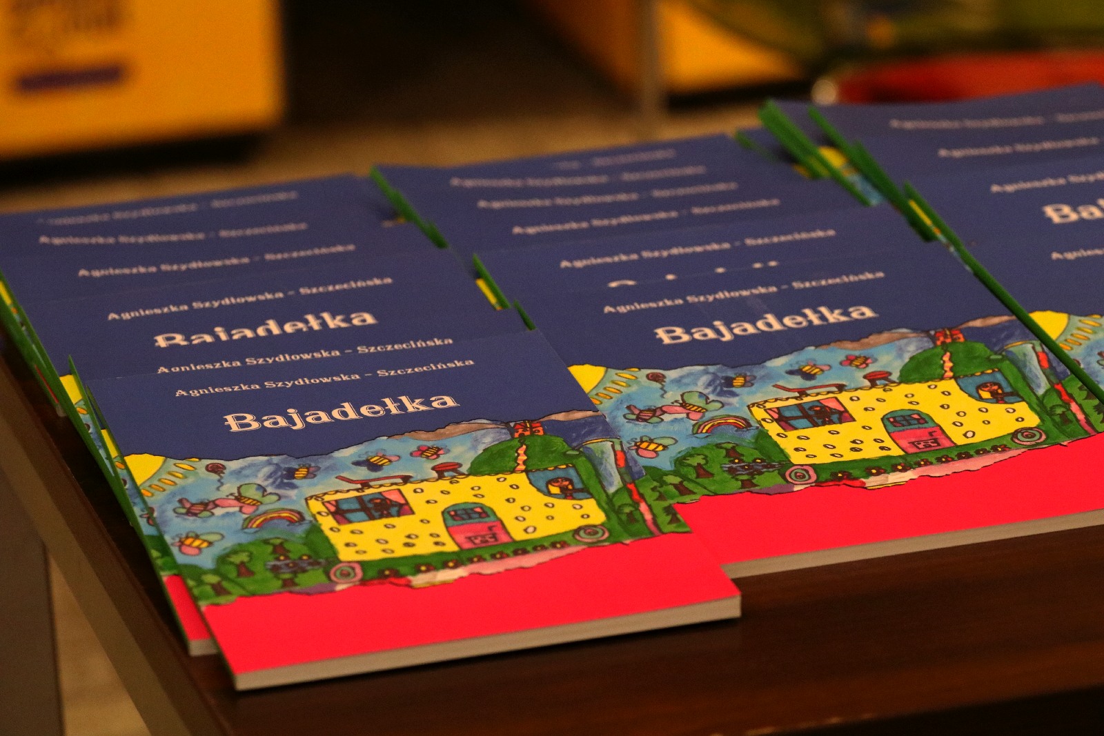 Huragan Poezji w Galerii Piastów. Promocja książki Bajadełka