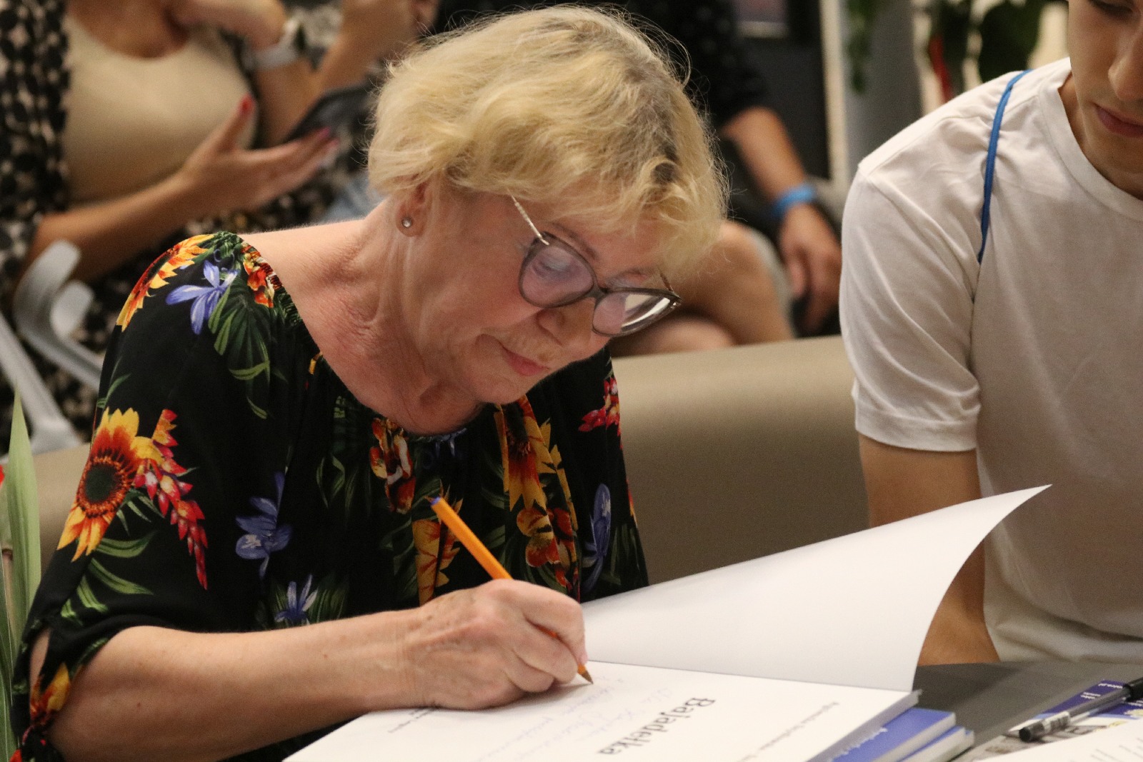 Huragan Poezji w Galerii Piastów. Promocja książki Bajadełka