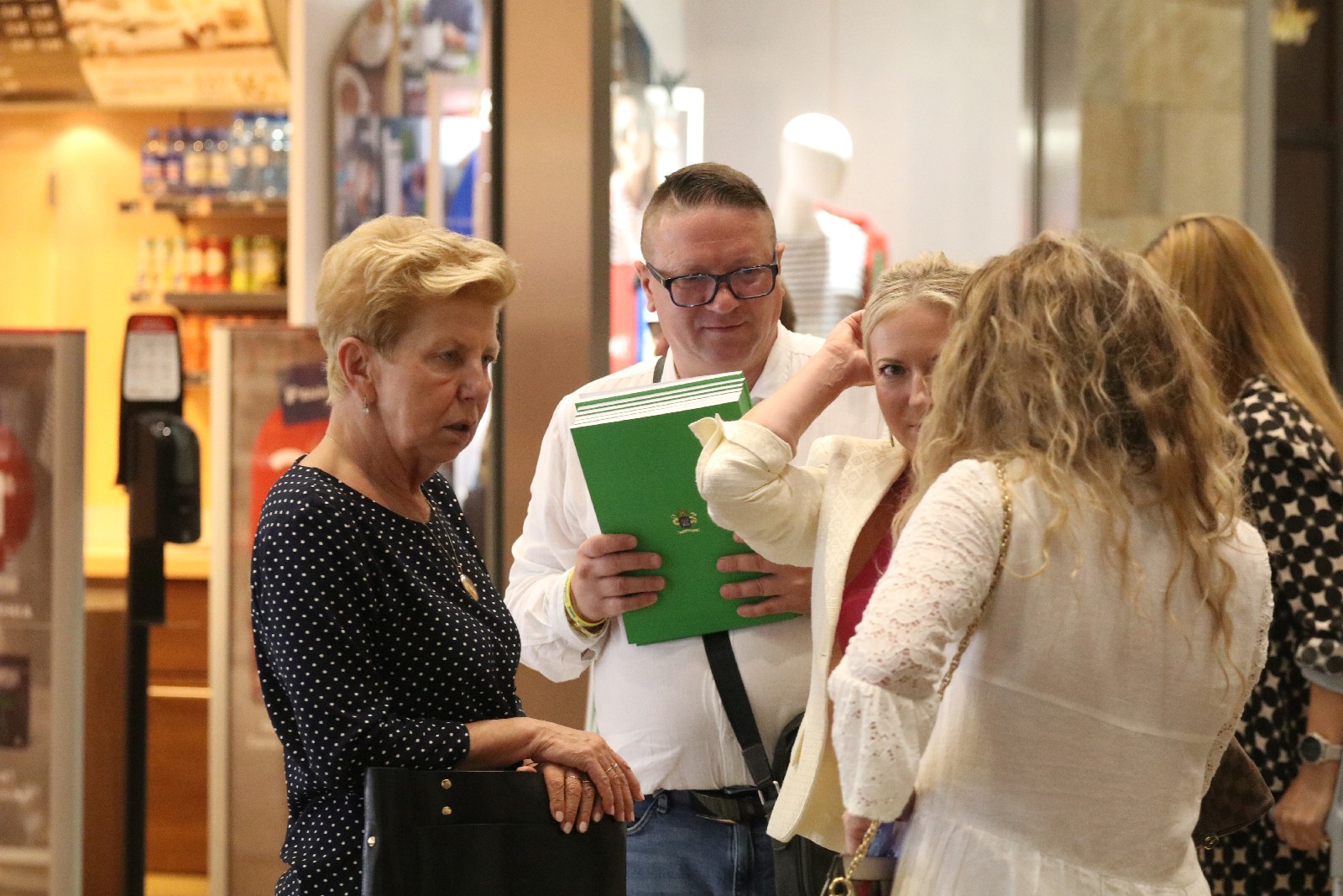 Huragan Poezji w Galerii Piastów. Promocja książki Bajadełka